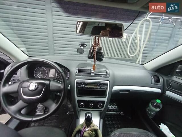 Черный Шкода Октавия, объемом двигателя 1.6 л и пробегом 279 тыс. км за 7500 $, фото 1 на Automoto.ua