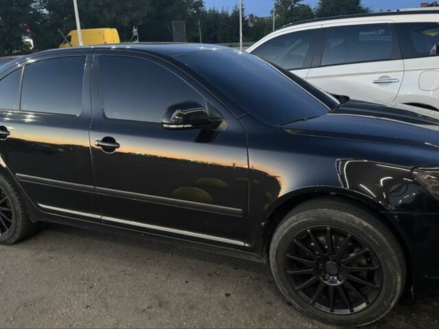 Черный Шкода Октавия, объемом двигателя 1.8 л и пробегом 170 тыс. км за 7999 $, фото 1 на Automoto.ua