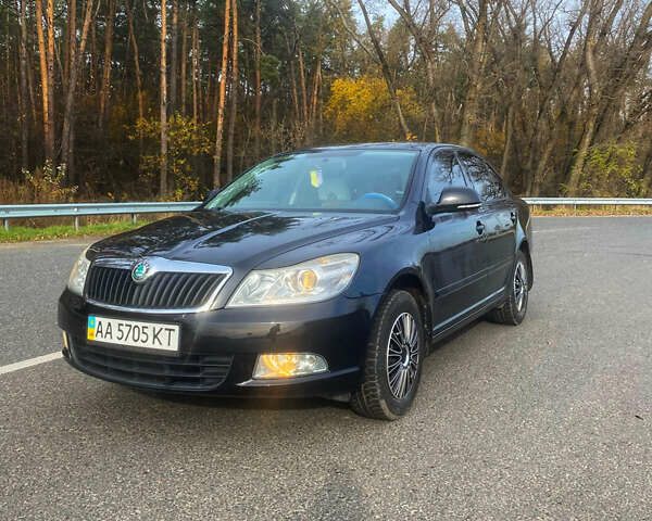Черный Шкода Октавия, объемом двигателя 1.8 л и пробегом 179 тыс. км за 6428 $, фото 1 на Automoto.ua