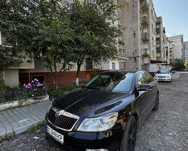 Черный Шкода Октавия, объемом двигателя 1.6 л и пробегом 140 тыс. км за 8000 $, фото 1 на Automoto.ua