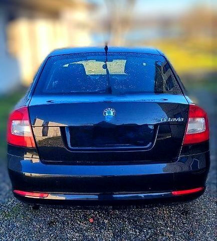 Черный Шкода Октавия, объемом двигателя 1.2 л и пробегом 198 тыс. км за 6500 $, фото 1 на Automoto.ua