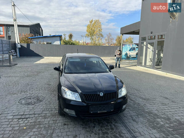 Черный Шкода Октавия, объемом двигателя 2 л и пробегом 239 тыс. км за 7800 $, фото 1 на Automoto.ua