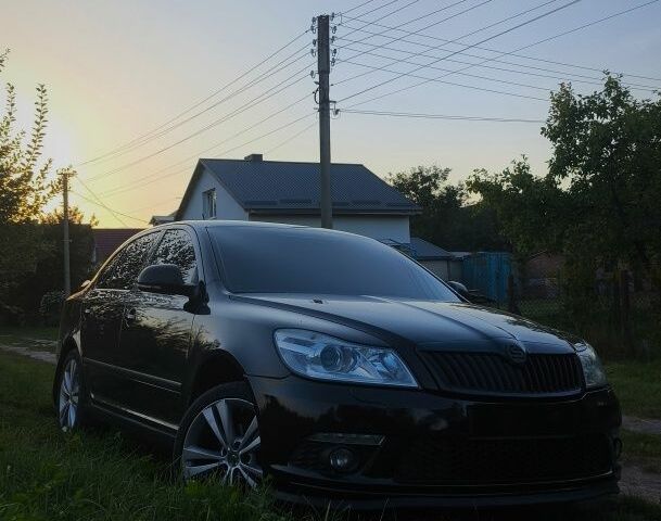 Черный Шкода Октавия, объемом двигателя 1.8 л и пробегом 240 тыс. км за 8700 $, фото 1 на Automoto.ua