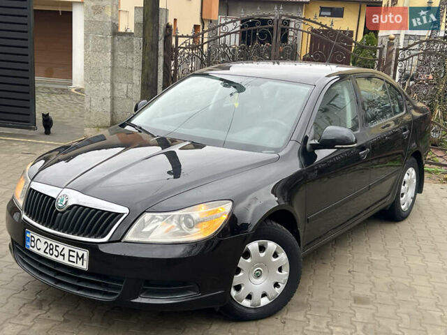 Черный Шкода Октавия, объемом двигателя 1.6 л и пробегом 216 тыс. км за 7300 $, фото 1 на Automoto.ua