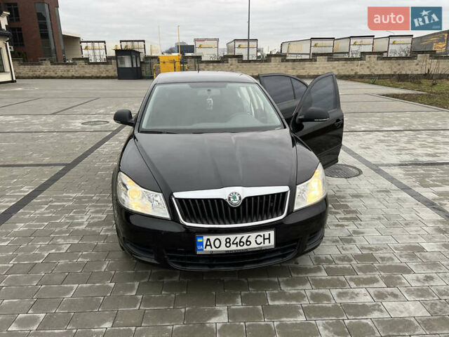 Черный Шкода Октавия, объемом двигателя 1.6 л и пробегом 195 тыс. км за 7500 $, фото 1 на Automoto.ua