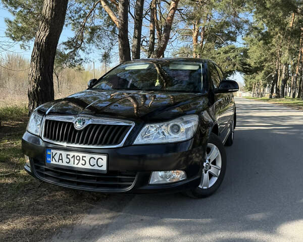 Черный Шкода Октавия, объемом двигателя 1.6 л и пробегом 294 тыс. км за 8950 $, фото 1 на Automoto.ua