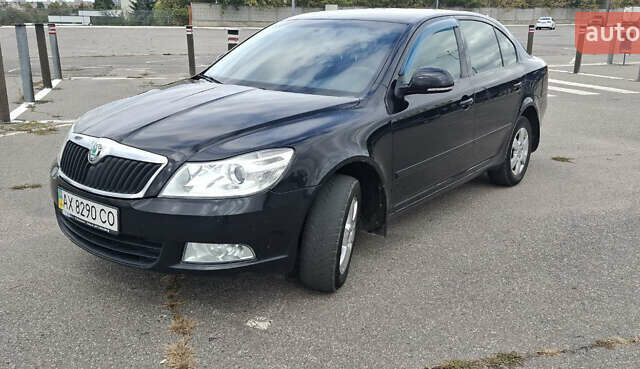 Черный Шкода Октавия, объемом двигателя 1.8 л и пробегом 236 тыс. км за 9000 $, фото 1 на Automoto.ua