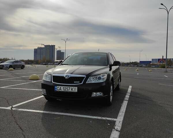 Черный Шкода Октавия, объемом двигателя 1.8 л и пробегом 207 тыс. км за 8100 $, фото 1 на Automoto.ua