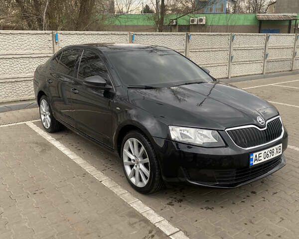 Черный Шкода Октавия, объемом двигателя 1.6 л и пробегом 219 тыс. км за 10500 $, фото 1 на Automoto.ua