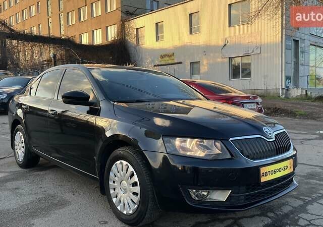 Черный Шкода Октавия, объемом двигателя 1.4 л и пробегом 319 тыс. км за 10700 $, фото 1 на Automoto.ua