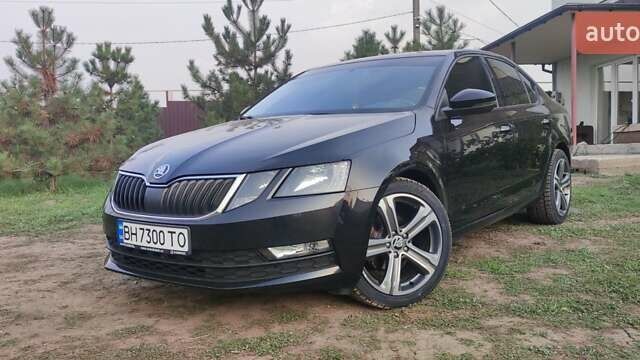 Черный Шкода Октавия, объемом двигателя 1.6 л и пробегом 235 тыс. км за 13500 $, фото 1 на Automoto.ua