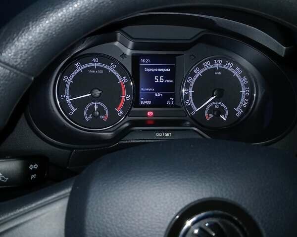 Черный Шкода Октавия, объемом двигателя 1.6 л и пробегом 93 тыс. км за 16000 $, фото 1 на Automoto.ua