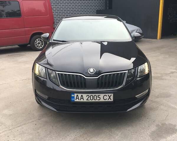 Черный Шкода Октавия, объемом двигателя 1.6 л и пробегом 155 тыс. км за 12500 $, фото 1 на Automoto.ua
