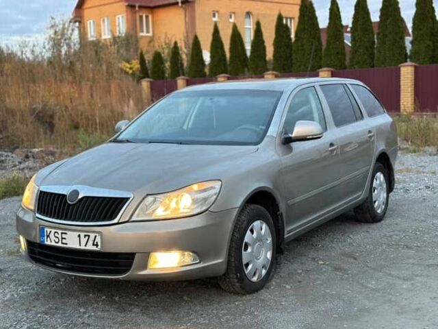 Шкода Октавия 2009 в Киеве на Automoto.ua Коричневый Шкода Октавия, объемом двигателя 1.9 л и пробегом 400 тыс. км за 3150 $, фото 1 на Automoto.ua