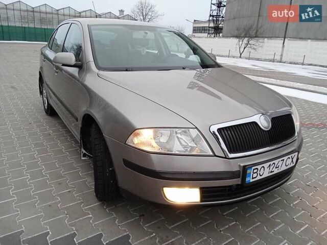 Коричневый Шкода Октавия, объемом двигателя 1.6 л и пробегом 280 тыс. км за 5750 $, фото 1 на Automoto.ua