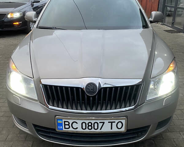 Коричневий Шкода Октавія, об'ємом двигуна 1.6 л та пробігом 223 тис. км за 7900 $, фото 1 на Automoto.ua