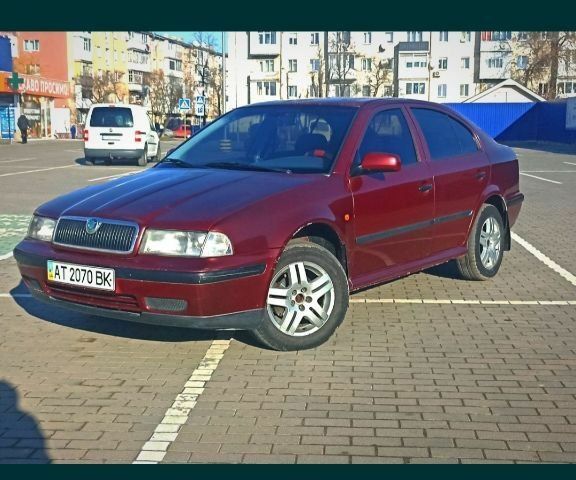 Красный Шкода Октавия, объемом двигателя 1.6 л и пробегом 350 тыс. км за 2500 $, фото 1 на Automoto.ua
