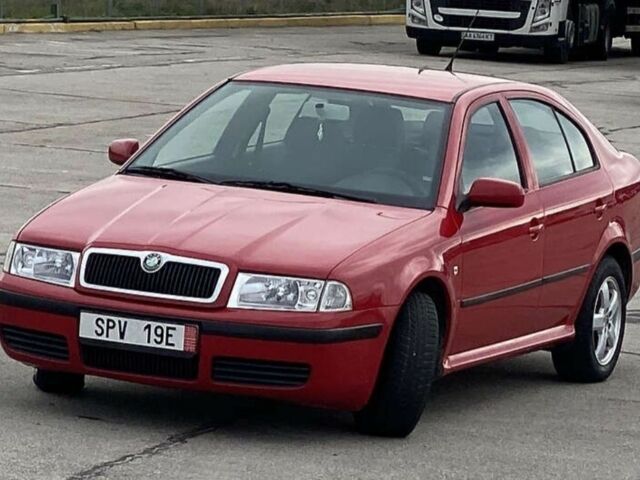 Красный Шкода Октавия, объемом двигателя 1 л и пробегом 222 тыс. км за 5199 $, фото 1 на Automoto.ua
