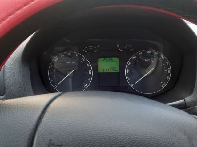 Красный Шкода Октавия, объемом двигателя 2 л и пробегом 320 тыс. км за 6000 $, фото 1 на Automoto.ua