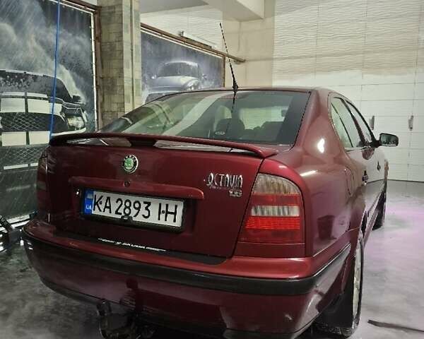 Красный Шкода Октавия, объемом двигателя 1.6 л и пробегом 357 тыс. км за 4000 $, фото 1 на Automoto.ua