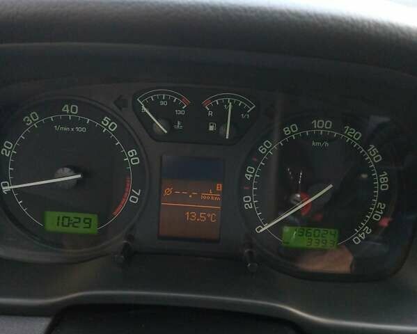 Красный Шкода Октавия, объемом двигателя 1.6 л и пробегом 196 тыс. км за 4200 $, фото 1 на Automoto.ua