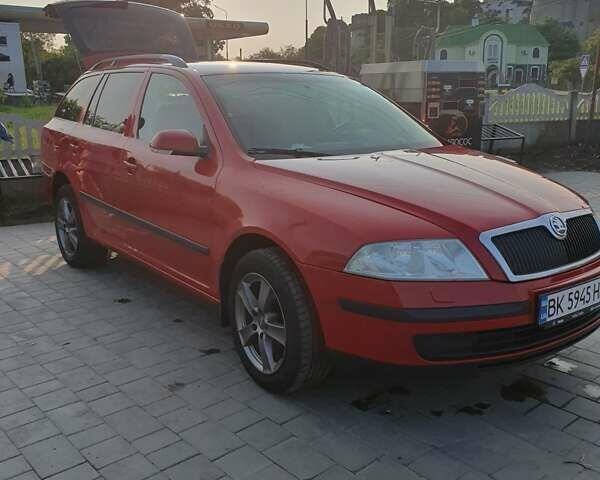 Красный Шкода Октавия, объемом двигателя 1.6 л и пробегом 297 тыс. км за 4800 $, фото 1 на Automoto.ua