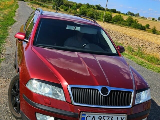 Красный Шкода Октавия, объемом двигателя 2 л и пробегом 299 тыс. км за 5100 $, фото 1 на Automoto.ua