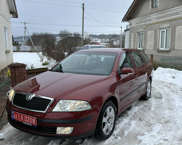 Красный Шкода Октавия, объемом двигателя 1.6 л и пробегом 218 тыс. км за 5700 $, фото 1 на Automoto.ua