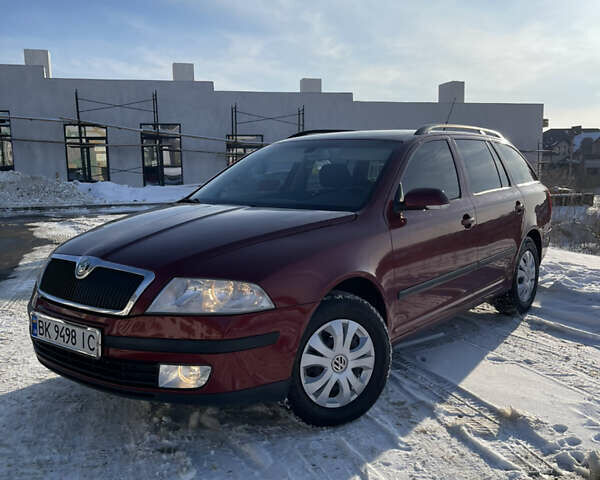 Красный Шкода Октавия, объемом двигателя 1.6 л и пробегом 268 тыс. км за 5200 $, фото 1 на Automoto.ua