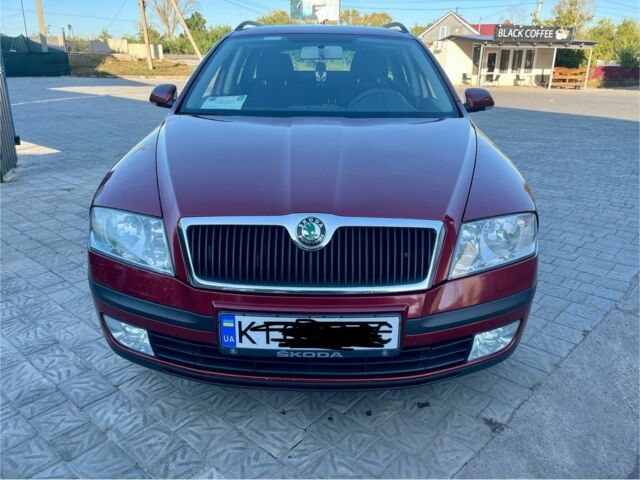 Красный Шкода Октавия, объемом двигателя 1.6 л и пробегом 3 тыс. км за 5600 $, фото 1 на Automoto.ua