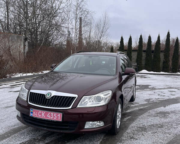 Красный Шкода Октавия, объемом двигателя 1.8 л и пробегом 182 тыс. км за 6999 $, фото 1 на Automoto.ua