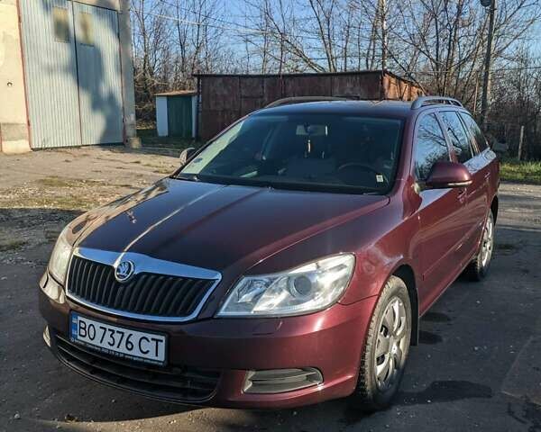 Красный Шкода Октавия, объемом двигателя 1.6 л и пробегом 280 тыс. км за 7600 $, фото 1 на Automoto.ua