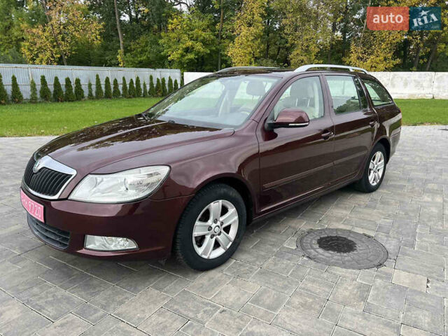 Червоний Шкода Октавія, об'ємом двигуна 1.2 л та пробігом 265 тис. км за 7900 $, фото 1 на Automoto.ua