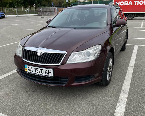 Красный Шкода Октавия, объемом двигателя 1.9 л и пробегом 228 тыс. км за 8250 $, фото 1 на Automoto.ua