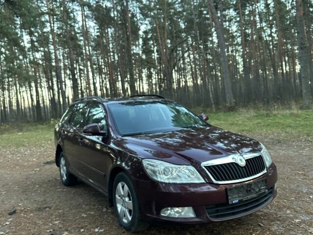 Красный Шкода Октавия, объемом двигателя 1.9 л и пробегом 312 тыс. км за 2899 $, фото 1 на Automoto.ua