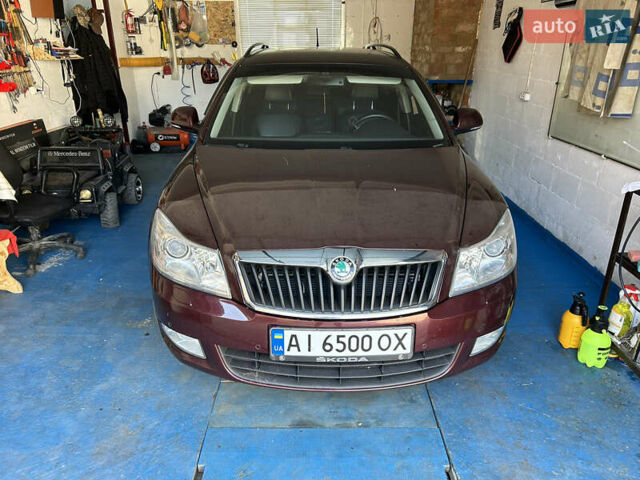 Красный Шкода Октавия, объемом двигателя 1.8 л и пробегом 190 тыс. км за 10000 $, фото 1 на Automoto.ua