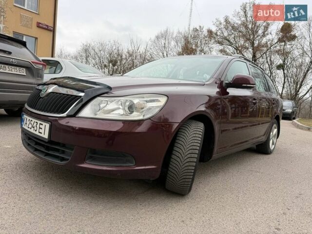 Красный Шкода Октавия, объемом двигателя 1.8 л и пробегом 221 тыс. км за 6900 $, фото 1 на Automoto.ua