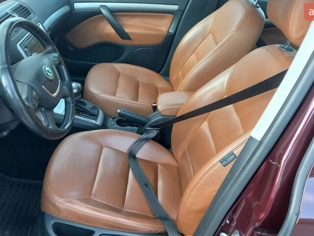 Червоний Шкода Октавія, об'ємом двигуна 1.2 л та пробігом 213 тис. км за 7950 $, фото 1 на Automoto.ua