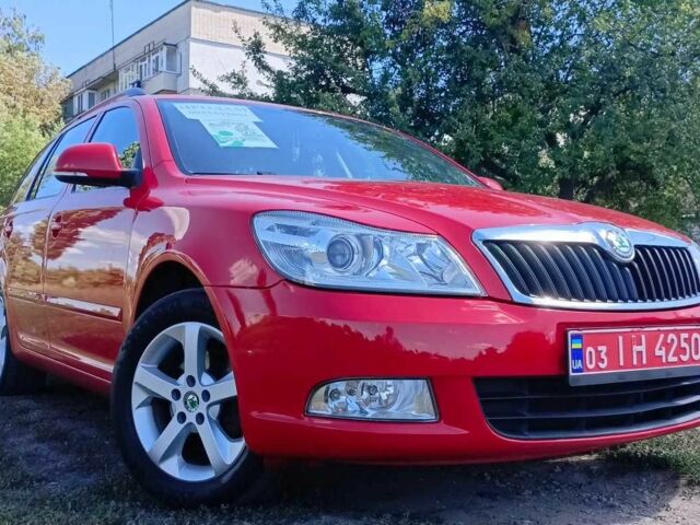 Красный Шкода Октавия, объемом двигателя 1.8 л и пробегом 220 тыс. км за 8193 $, фото 1 на Automoto.ua