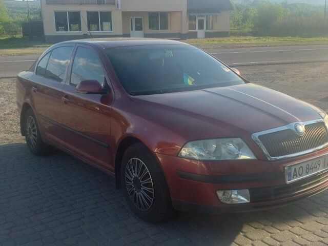 Червоний Шкода Октавія, об'ємом двигуна 1.6 л та пробігом 215 тис. км за 5600 $, фото 1 на Automoto.ua
