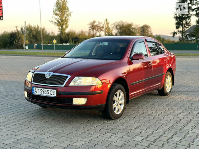 Красный Шкода Октавия, объемом двигателя 1.6 л и пробегом 203 тыс. км за 5650 $, фото 1 на Automoto.ua