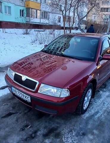 Красный Шкода Октавия, объемом двигателя 1.6 л и пробегом 280 тыс. км за 4200 $, фото 1 на Automoto.ua