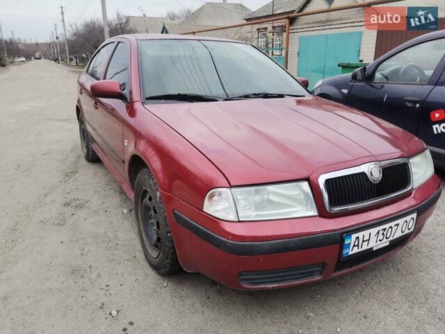 Красный Шкода Октавия, объемом двигателя 1.6 л и пробегом 316 тыс. км за 4100 $, фото 1 на Automoto.ua
