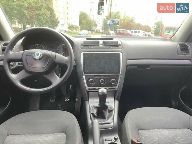 Червоний Шкода Октавія, об'ємом двигуна 1.6 л та пробігом 263 тис. км за 7800 $, фото 1 на Automoto.ua