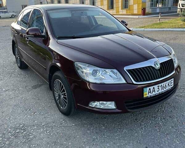 Красный Шкода Октавия, объемом двигателя 1.8 л и пробегом 73 тыс. км за 10499 $, фото 1 на Automoto.ua