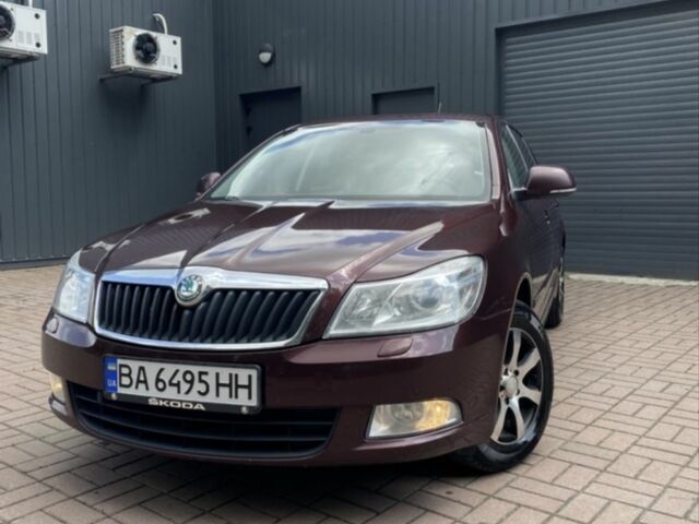 Красный Шкода Октавия, объемом двигателя 1.6 л и пробегом 226 тыс. км за 8100 $, фото 1 на Automoto.ua