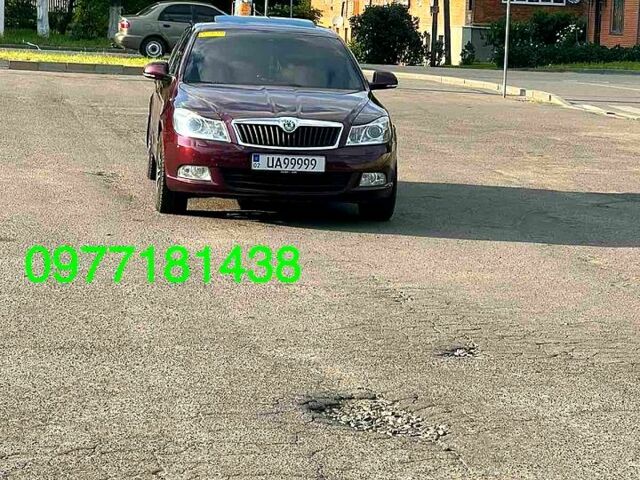 Червоний Шкода Октавія, об'ємом двигуна 1.8 л та пробігом 256 тис. км за 9500 $, фото 1 на Automoto.ua