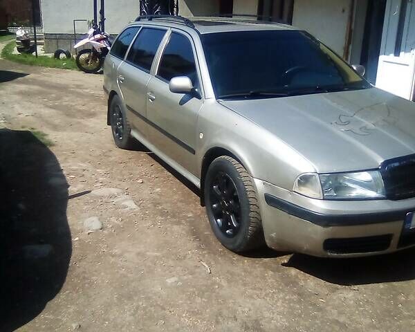 Шкода Октавия, объемом двигателя 0 л и пробегом 208 тыс. км за 1950 $, фото 1 на Automoto.ua