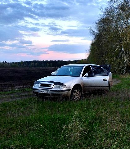 Шкода Октавія, об'ємом двигуна 2 л та пробігом 292 тис. км за 3800 $, фото 1 на Automoto.ua