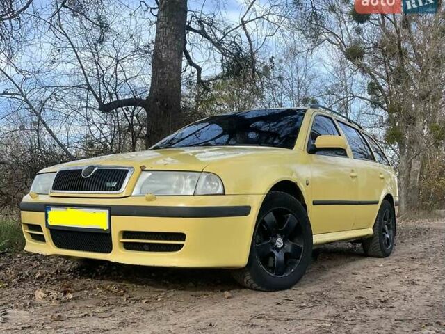 Желтый Шкода Октавия, объемом двигателя 1.78 л и пробегом 308 тыс. км за 4200 $, фото 1 на Automoto.ua